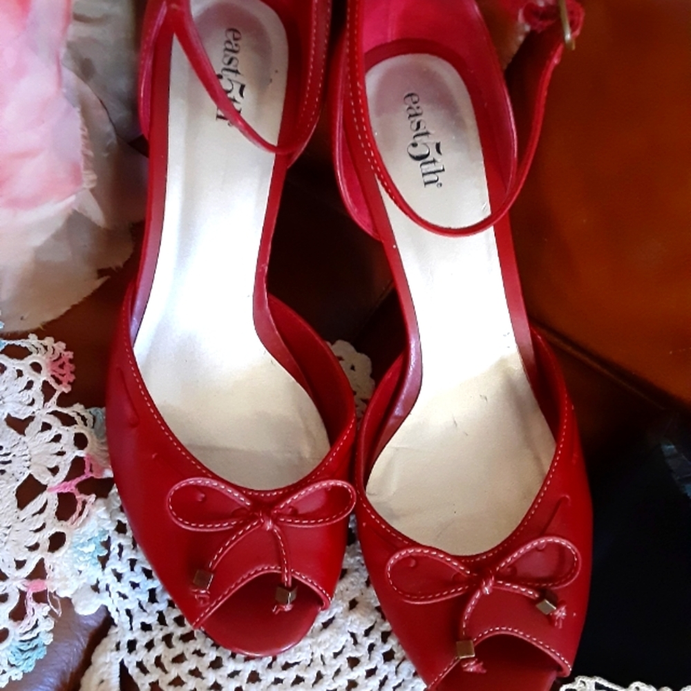 Vintage ruby red east 5th Ave  heel shoes